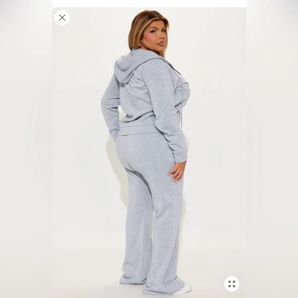Fashion Nova Light Gray Track set
Jacket and pants included - Picture 2 of 2